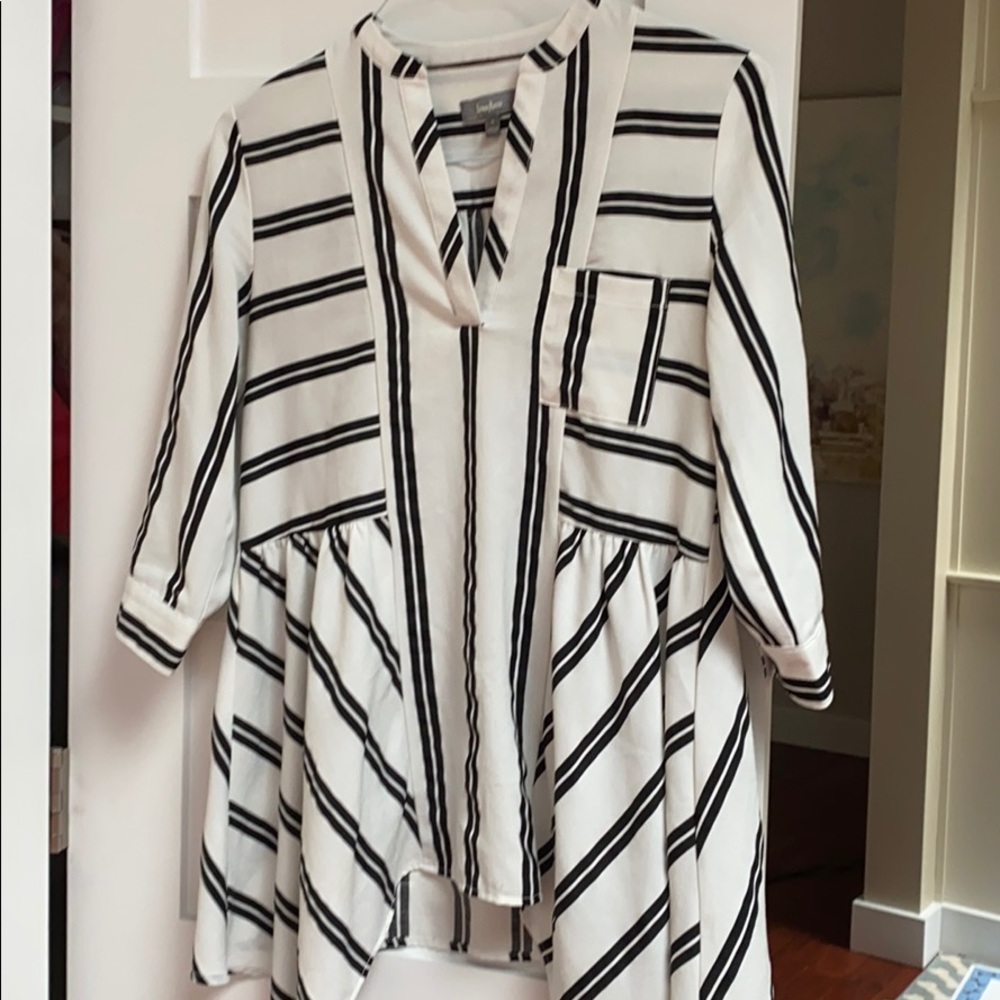 Neiman Marcus Handkerchief hem shirt